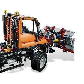 Bild på LEGO Technic - Mercedes Unimog U 400 8110