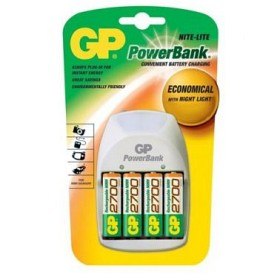 Bild på GP Batteriladdare med nattlampa och AA batterier