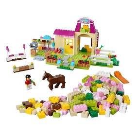 Bild på LEGO Juniors - Ponnystall 10674
