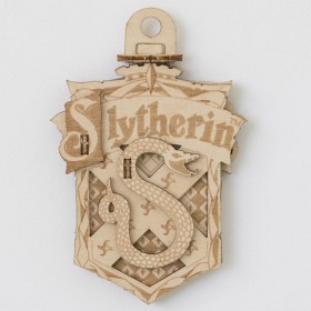 Bild på IncrediBuilds Harry Potter Slytherin-emblem