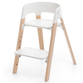 Bild på Stokke Steps Matstol (Natur Bok/Vit)